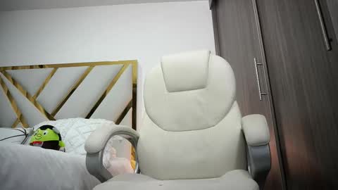 Devin Hunter online show from September 17, 2025, 1:07 am