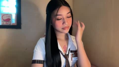 Snapshot of devine_goddessx chatting on November 13, 2025, 2:43 am Devine Greyson online show from November 13, 2025, 2:43 am