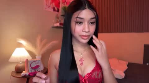 Snapshot of devine_goddessx chatting on November 24, 2025, 11:32 am Devine Greyson online show from November 24, 2025, 11:32 am