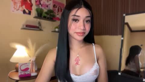 Snapshot of devine_goddessx chatting on December 21, 2025, 10:44 am Devine Greyson online show from December 21, 2025, 10:44 am