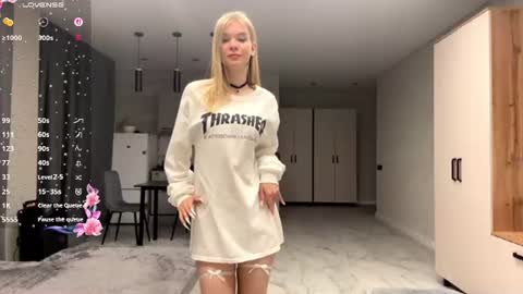 dewdropdoll online show from June 21, 2026, 4:20 pm