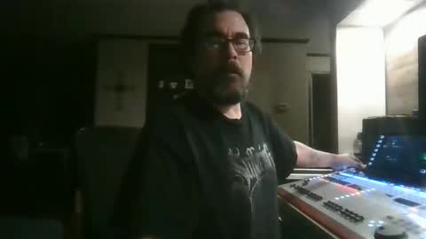 Snapshot of dexterbanana chatting on May 10, 2026, 3:33 am Mike Sounde online show from May 10, 2026, 3:33 am