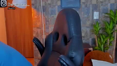 JULIAN online show from October 28, 2025, 9:39 pm