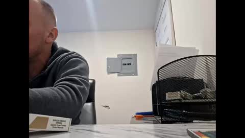 Snapshot of deznuts130 chatting on February 15, 2026, 7:05 am deznuts130 online show from February 15, 2026, 7:05 am