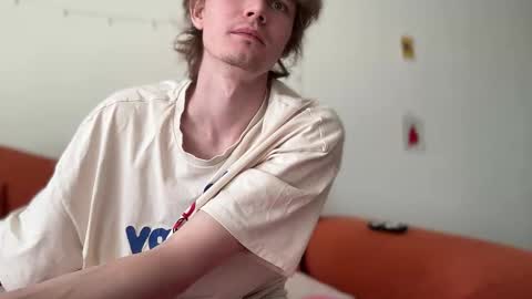 Snapshot of di_n_alex chatting on October 2, 2025, 10:00 am Di Alex online show from October 2, 2025, 10:00 am