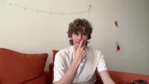 Snapshot of di_n_alex chatting on October 5, 2025, 10:13 am Di Alex online show from October 5, 2025, 10:13 am