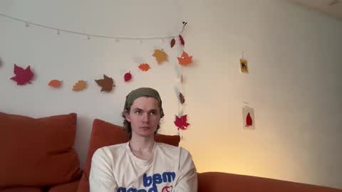 Snapshot of di_n_alex chatting on October 30, 2025, 9:00 am Di Alex online show from October 30, 2025, 9:00 am