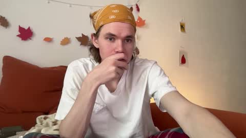 Snapshot of di_n_alex chatting on November 5, 2025, 8:58 am Di Alex online show from November 5, 2025, 8:58 am