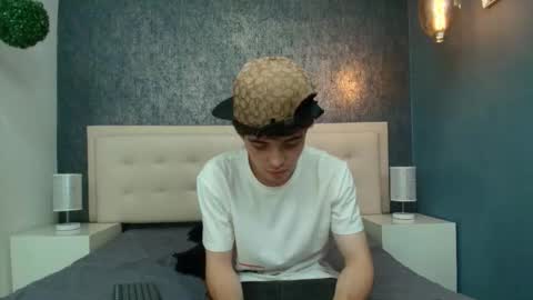 Snapshot of dia_fax18 chatting on September 13, 2025, 12:05 pm online show from September 13, 2025, 12:05 pm