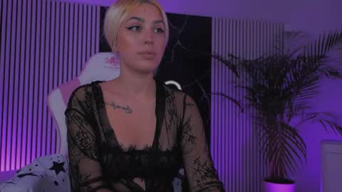 Snapshot of diamond_ava_ chatting on November 9, 2025, 7:34 pm Thea online show from November 9, 2025, 7:34 pm