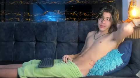 Snapshot of diamond_twink chatting on September 24, 2025, 4:05 am diamond_twink online show from September 24, 2025, 4:05 am