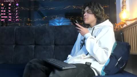 Snapshot of diamond_twink chatting on November 4, 2025, 4:00 am diamond_twink online show from November 4, 2025, 4:00 am