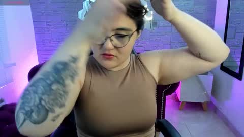 Snapshot of diamondfox_m chatting on October 27, 2025, 12:42 pm Your Diamond online show from October 27, 2025, 12:42 pm