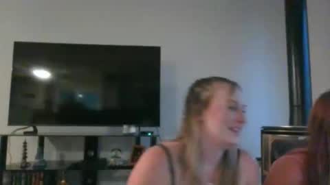 Snapshot of diamondj2104 chatting on September 24, 2025, 10:35 pm diamondj2104 online show from September 24, 2025, 10:35 pm