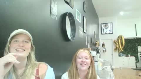 Snapshot of diamondj2104 chatting on October 2, 2025, 7:43 pm diamondj2104 online show from October 2, 2025, 7:43 pm