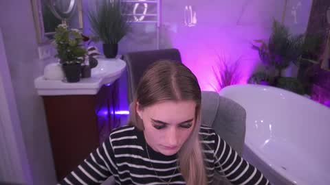 DiamondNina online show from April 18, 2026, 7:58 pm