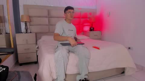 diamondss_1 online show from May 29, 2026, 9:13 pm