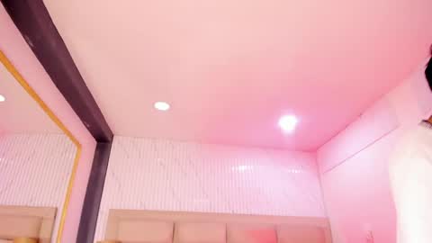 diamondss_1 online show from May 31, 2026, 8:21 pm
