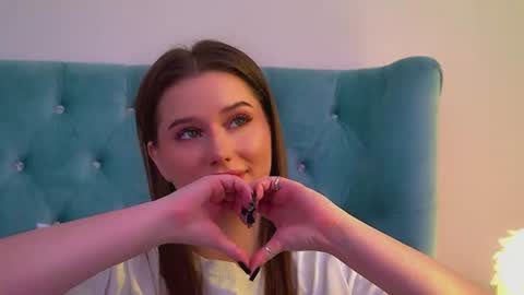 Snapshot of dianabecker chatting on July 16, 2026, 11:33 pm Diana online show from July 16, 2026, 11:33 pm