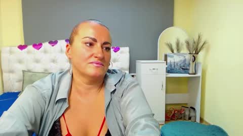 Snapshot of dianamgg chatting on October 11, 2025, 7:18 am Diana online show from October 11, 2025, 7:18 am