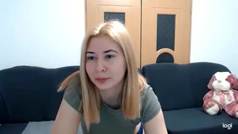 dianasmiey7 online show from February 3, 2025, 8:46 am