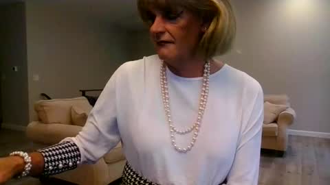 dianeheels online show from April 28, 2026, 2:00 pm