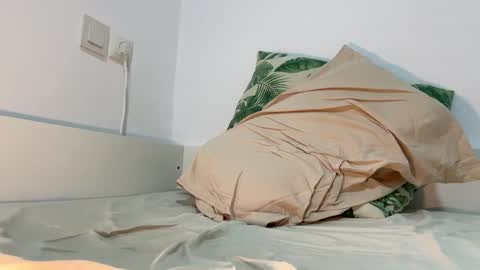 Im Julian  all cum shot videos here    online show from January 9, 2025, 11:24 pm