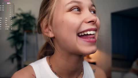 Elwyna online show from September 24, 2025, 6:44 pm