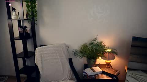 Elwyna online show from November 6, 2025, 6:53 pm