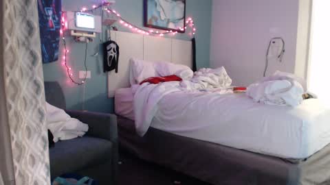 Digital Dust online show from October 5, 2025, 2:21 am