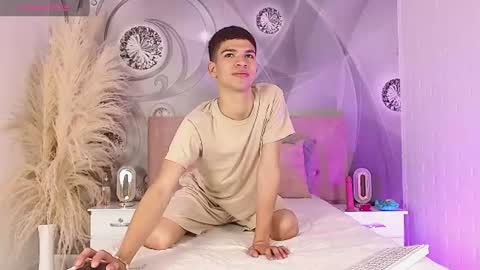 dilan_femboy_ online show from August 4, 2026, 2:30 pm