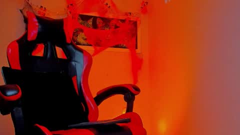 Snapshot of dimitri_master chatting on October 19, 2025, 10:21 pm Angel Dimitri online show from October 19, 2025, 10:21 pm