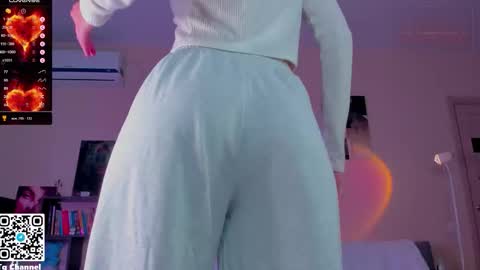 Snapshot of dindin_ chatting on December 2, 2025, 8:30 am Jessie online show from December 2, 2025, 8:30 am