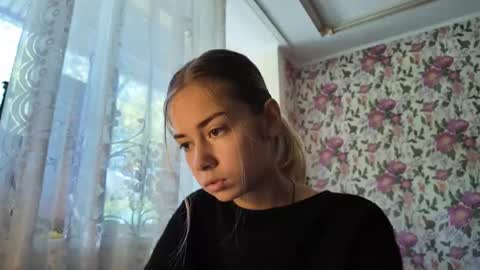 dinorahmroczkowski online show from September 13, 2025, 8:25 am