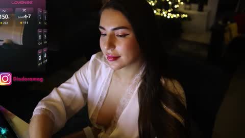 Snapshot of diodoramag chatting on December 14, 2025, 5:40 pm Diodora Magenta online show from December 14, 2025, 5:40 pm