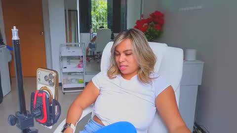 diosadeluniverso_ online show from April 10, 2026, 6:23 pm