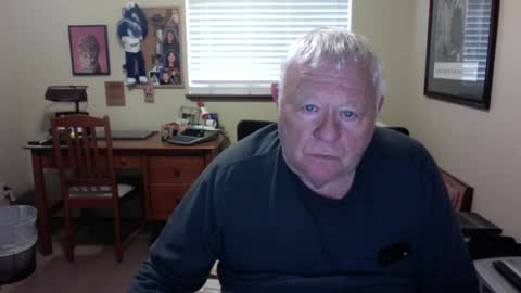 dirtrider195080438 online show from April 22, 2026, 10:11 pm