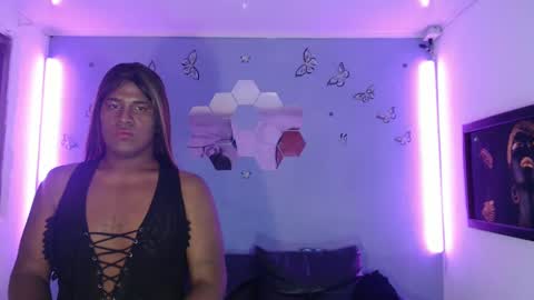 dirty_and_hotgroup online show from December 3, 2024, 7:33 pm