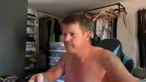 Snapshot of dirtybastard81 chatting on August 4, 2026, 7:33 am Jan online show from August 4, 2026, 7:33 am