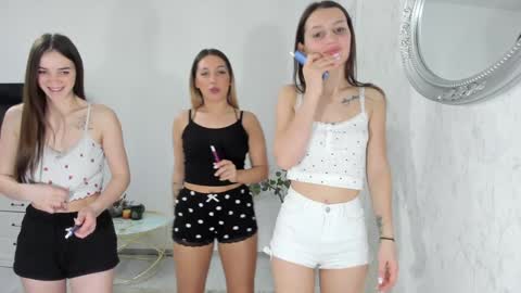 Gyna    Josie    online show from February 15, 2026, 1:57 am