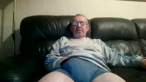 Snapshot of discovery63 chatting on November 3, 2025, 6:42 pm discovery63 online show from November 3, 2025, 6:42 pm