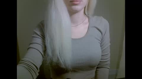 Snapshot of ditamilton chatting on September 30, 2025, 7:52 pm DitaMilton online show from September 30, 2025, 7:52 pm