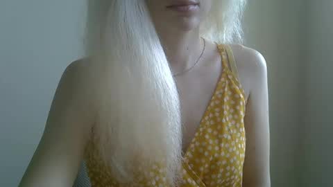 Snapshot of ditamilton chatting on October 3, 2025, 9:50 am DitaMilton online show from October 3, 2025, 9:50 am