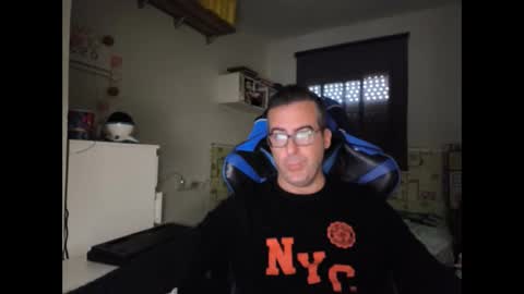 Snapshot of ditos_c chatting on October 31, 2025, 9:54 am ditos_c online show from October 31, 2025, 9:54 am