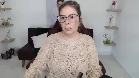 Snapshot of diva_milf chatting on June 21, 2026, 3:03 pm Diva online show from June 21, 2026, 3:03 pm