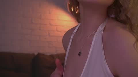 Snapshot of divine_lights chatting on February 8, 2025, 9:36 pm Eva and Lucia online show from February 8, 2025, 9:36 pm