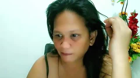 Snapshot of divinegrace10 chatting on February 4, 2025, 12:29 am Divine Grace Close To Your Hear online show from February 4, 2025, 12:29 am