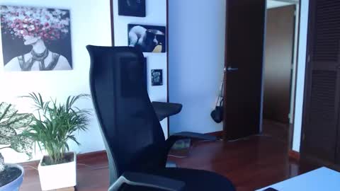 Snapshot of divineisis chatting on October 26, 2025, 4:02 pm Hera online show from October 26, 2025, 4:02 pm