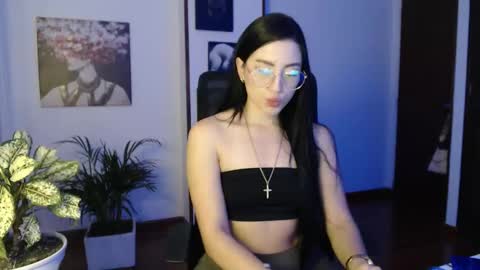 Snapshot of divineisis chatting on October 30, 2025, 10:06 am Hera online show from October 30, 2025, 10:06 am