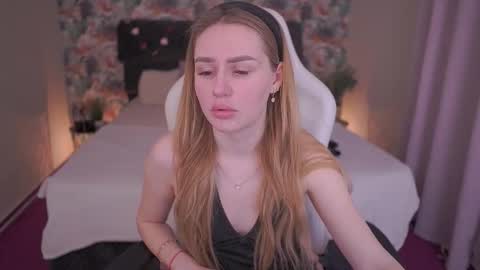 Snapshot of divinejasss chatting on February 18, 2026, 10:28 pm DivineJasss online show from February 18, 2026, 10:28 pm